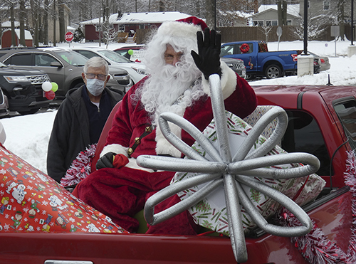 Parade spreads holiday cheer | News, Sports, Jobs - Vimarsana News